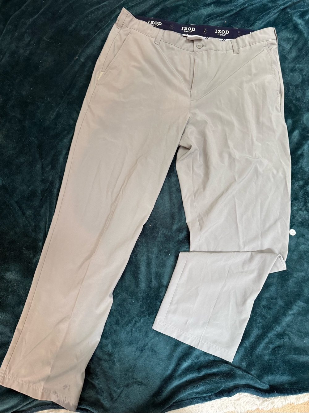 IZOD Men’s Gray Flat-Front Pants